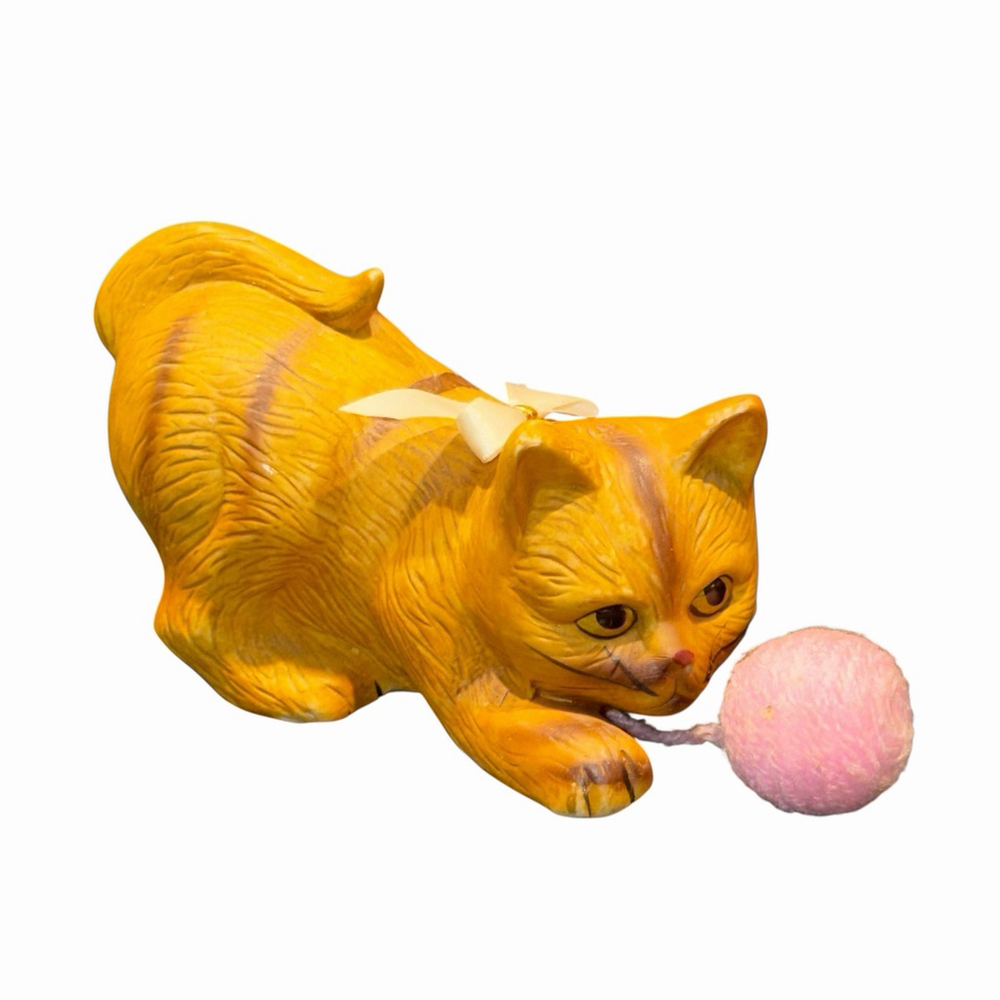 Vtg Ceramic Orange Striped Tabby Kitten Figurine w Pink Yarn Ball Made In Taiwan